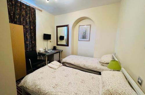 Ealing Common House | Aron Guest House