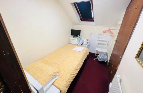Ealing Common House | Aron Guest House