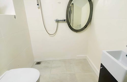 Ealing Common House | Aron Guest House