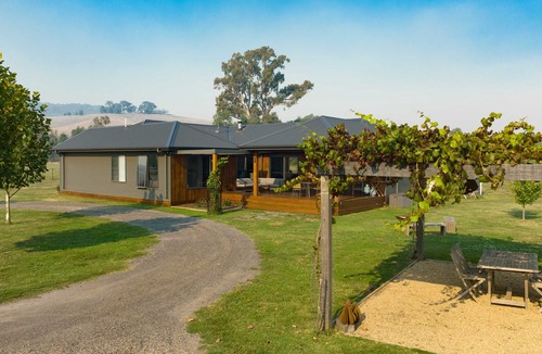 Goughs Bay House | AROONA FLATS - Modern Home On Acerage With Private River Frontage