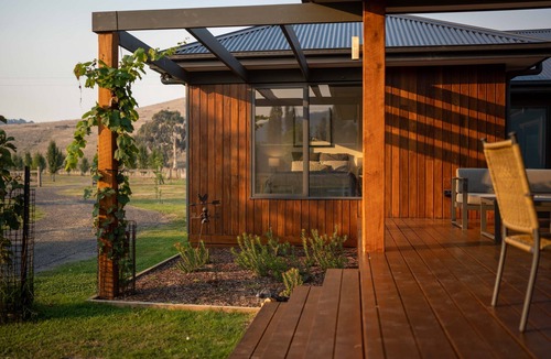 Goughs Bay House | AROONA FLATS - Modern Home On Acerage With Private River Frontage