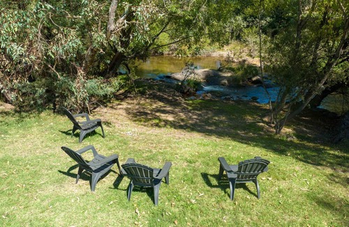 Goughs Bay House | AROONA FLATS - Modern Home On Acerage With Private River Frontage