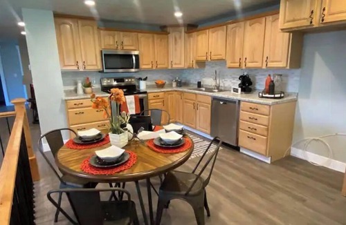 Taylorsville House | Around The Bend Bungalow - Large Groups Welcome.