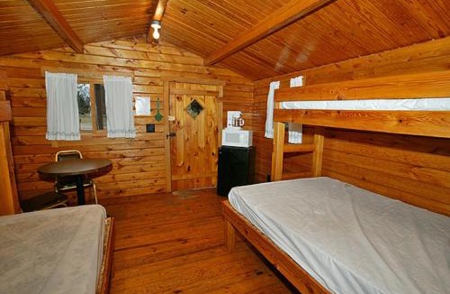 Marquette County Resort | Arrowhead Camping Resort Cabin 1