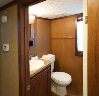 Marquette County Resort | Arrowhead Camping Resort Cottage 11