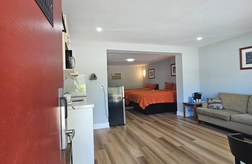 Huntsville Hotel | Arrowhead Inn by Baaman's
