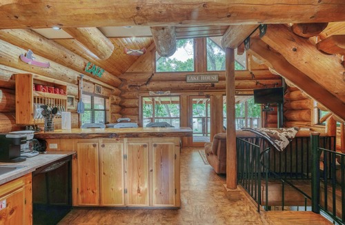 Marble Falls Cabin | Arrowhead | Lakefront Luxury + Hot Tub + Kayaks