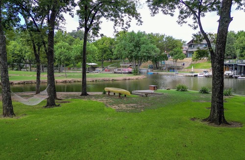 Marble Falls Cabin | Arrowhead | Lakefront Luxury + Hot Tub + Kayaks