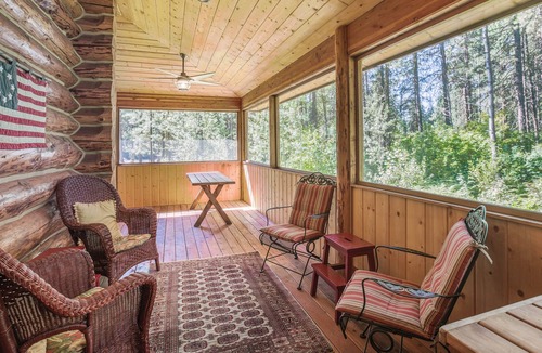 Plain Cabin | Arrowhead Lodge-Log Cabin Home*Hot Tub*Riverfront*Fireplace*Great Views*Porch