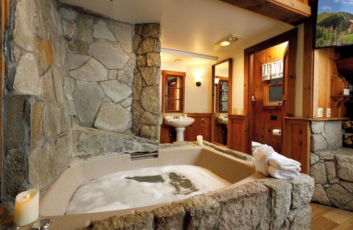 Twin Peaks Hotel | Arrowhead Pine Rose Cabins