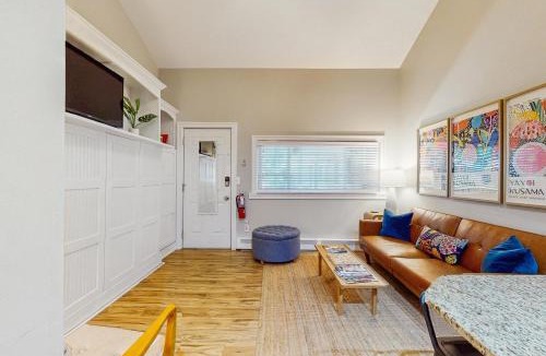 Saugatuck Apartment | Arrowhead Resort - Stylish Retro Escape