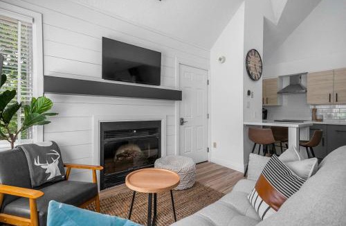 Craigleith Apartment | Arrowhead Retreat Ski-In-Out Pool Shuttle