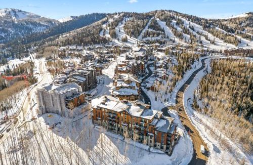 Empire Pass House | Arrowleaf Lodge - 1 Bed Studio #100A