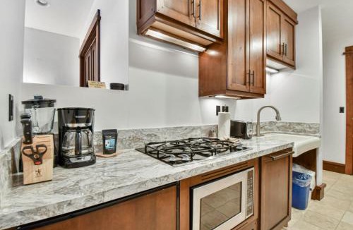 Empire Pass House | Arrowleaf Lodge - 1 Bed Studio #100A