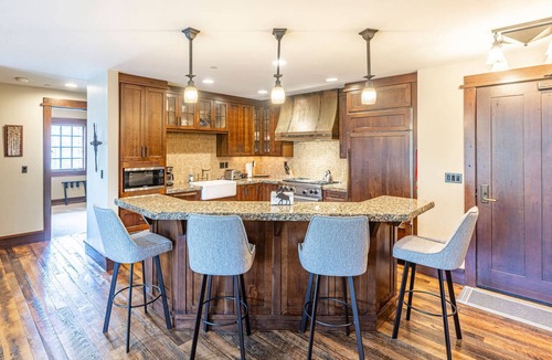 Empire Pass Condo | Arrowleaf Ski-In/Ski-Out Deer Valley Condo – Hot Tub Access, Ski Lockers, Free On-Call Shuttle