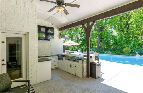Broken Arrow House | Arrows Resort w/Pool & Spa