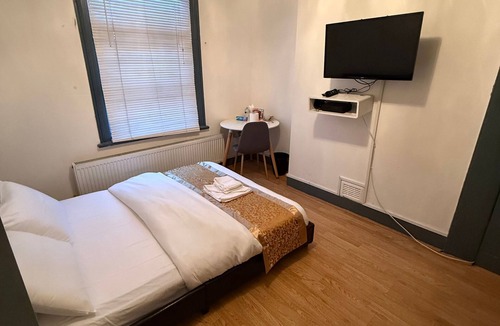 Highbury West Bed & Breakfast | Arsenal Stadium home 2