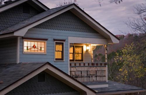 Eureka Springs Historic District Bed & Breakfast | Arsenic and Old Lace Bed & Breakfast Inn