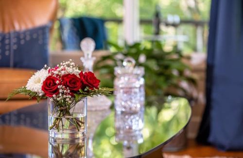Eureka Springs Historic District Bed & Breakfast | Arsenic and Old Lace Bed & Breakfast Inn