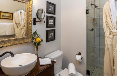 Eureka Springs Historic District Bed & Breakfast | Arsenic and Old Lace Bed & Breakfast Inn