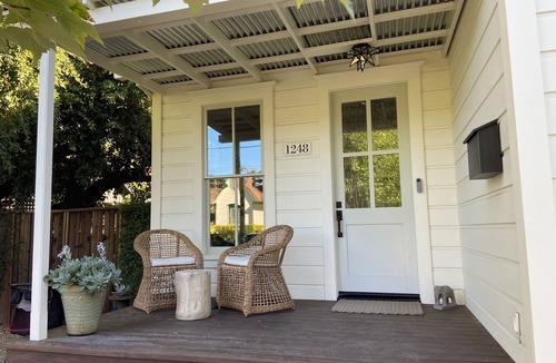 St. Helena House | Art Collector's Jewel Box St. Helena Cottage