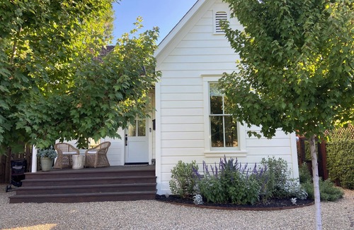 St. Helena House | Art Collector's Jewel Box St. Helena Cottage