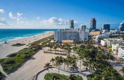 South Pointe Apartment | Art Deco 1 Bedroom Apartment Steps to Beach in South of Fifth Neighborhood