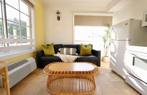 South Pointe Apartment | Art Deco 1 Bedroom Apartment Steps to Beach in South of Fifth Neighborhood