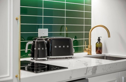 Collingwood North Apartment | Art Deco - Collingwood Hideaway