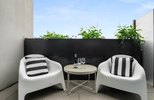 Collingwood North Apartment | Art Deco - Collingwood Hideaway