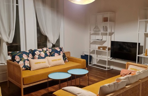 Autun Apartment | Art deco-cooning,