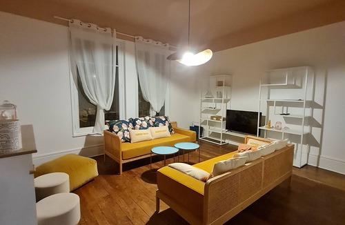 Autun Apartment | Art deco-cooning,