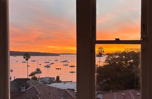 Elizabeth Bay Apartment | Art Deco Gem with Harbour Views in Elizabeth Bay