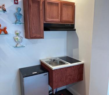 West Philadelphia Hotel | Art Deco Graffiti Suite