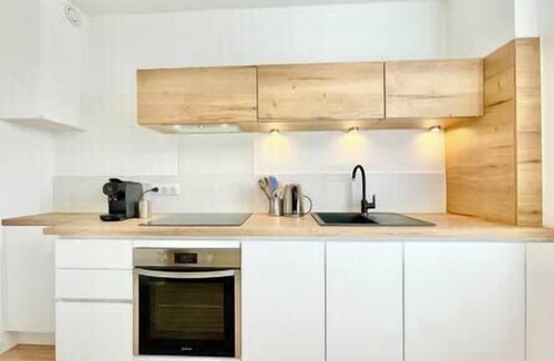 Saint-Nazaire Apartment | Art Deco I Center I High-Speed Wi-Fi I Bright