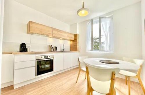 Saint-Nazaire Apartment | Art Deco I Center I High-Speed Wi-Fi I Bright