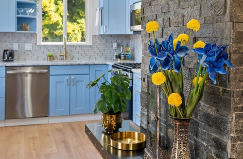 South Salt Lake House | Art Deco Oasis: Pool, Hot Tub, 5 BDR, 3 BTH, 2 King Beds, Arcade, BBQ, 4 TV's