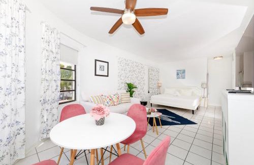 Flamingo/Lummus Apartment | Art Deco Washingthon Apartment