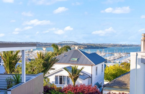 St. Mary's Bay House | Art Deco with stunning views 2BR
