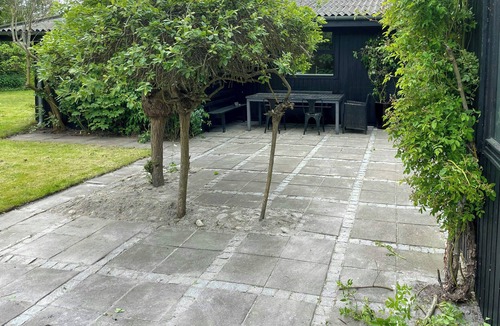 Elsegarde Strand House | Art-filled cottage by heath and bathing beach