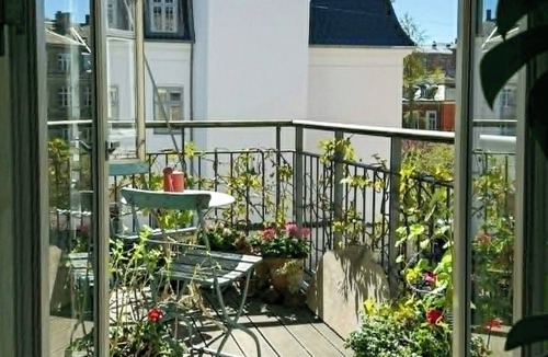 Frederiksberg C Apartment | Art flat with high ceilings in Frederiksberg