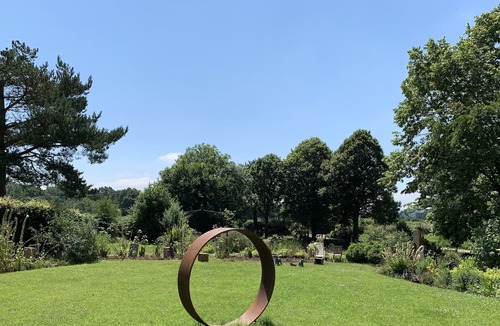 Llanvair Kilgeddin Bed & Breakfast | Art House B&B