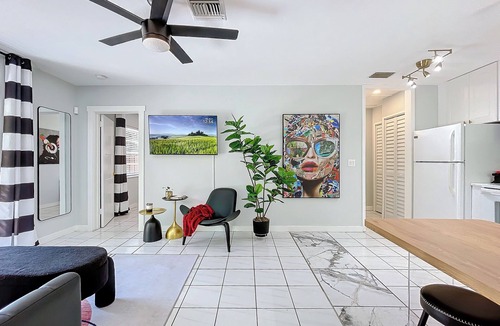 South Corals Villa | Art Loft: Wilton Manors Retreat