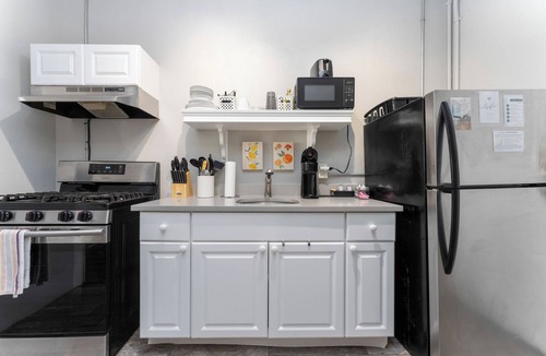 Central City Apartment | Art+Music+Entertainment+PetsOK+Downtown+Cozy
