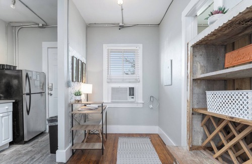 Central City Apartment | Art+Music+Entertainment+PetsOK+Downtown+Cozy