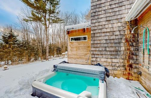 Stowe Hollow House | Art Rocks