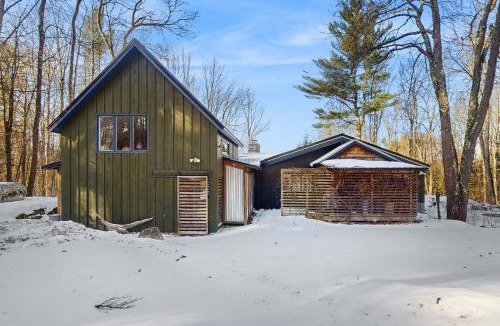 Stowe Hollow House | Art Rocks