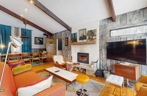 Stowe Hollow House | Art Rocks