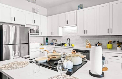 Dallas Design District Apartment | Art & Soul - 2BR 3Bed AAC&Market Hall
