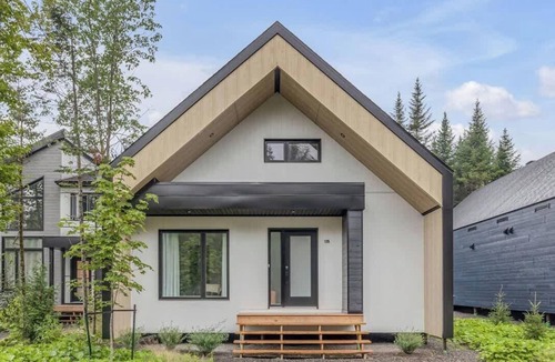 Pont-Rouge Ski Chalet | Artemis | Family-Friendly | Wooded & Private Spa